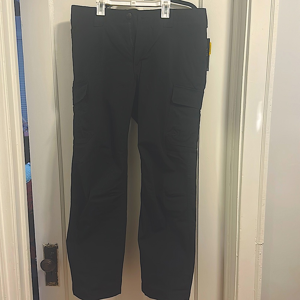Under Armour Storm cargo pants. Black in  color. NWT